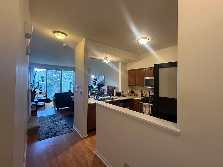 348 Fallbrook Ct — Photo 4