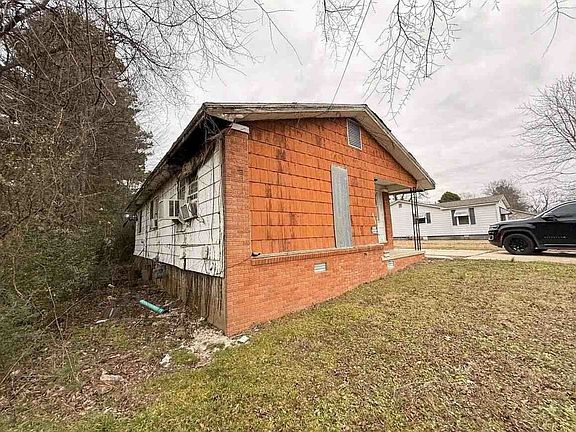 3rd image of 405 E 4th St