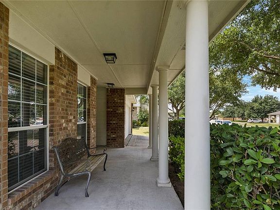 3rd image of 919 Sweetgum Ln