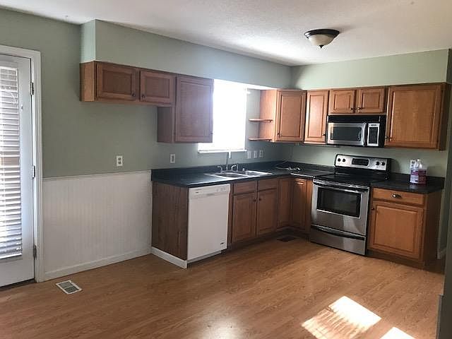 2nd image of 1003 Persimmon Dr