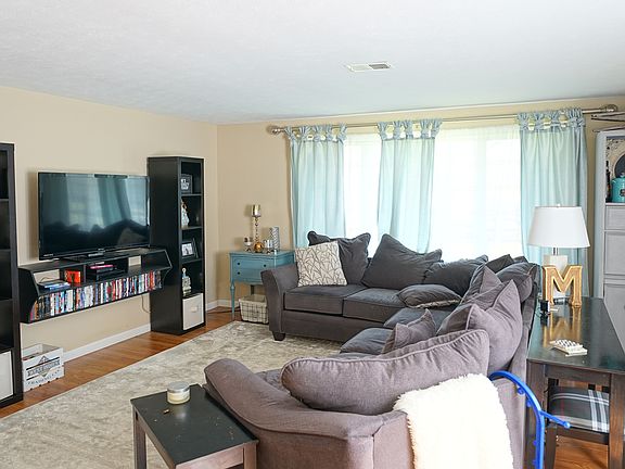 2nd image of 9596 Arboridge Ln