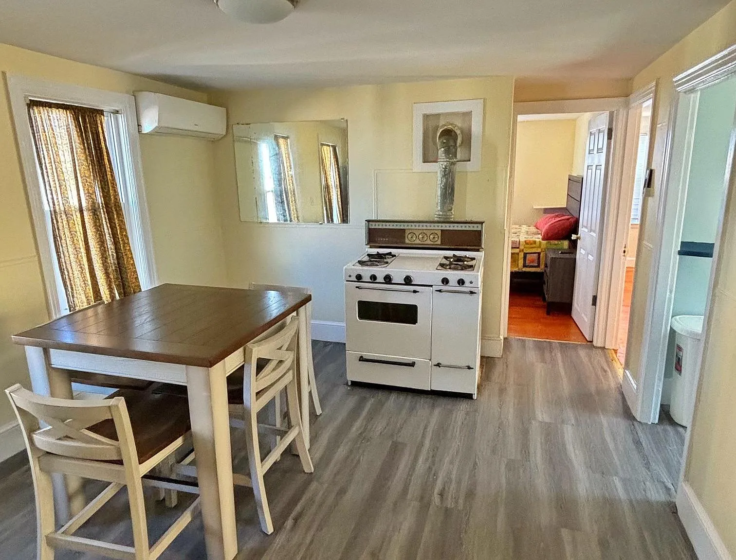 2 bed, 800 sqft, $1,600 — Photo 1
