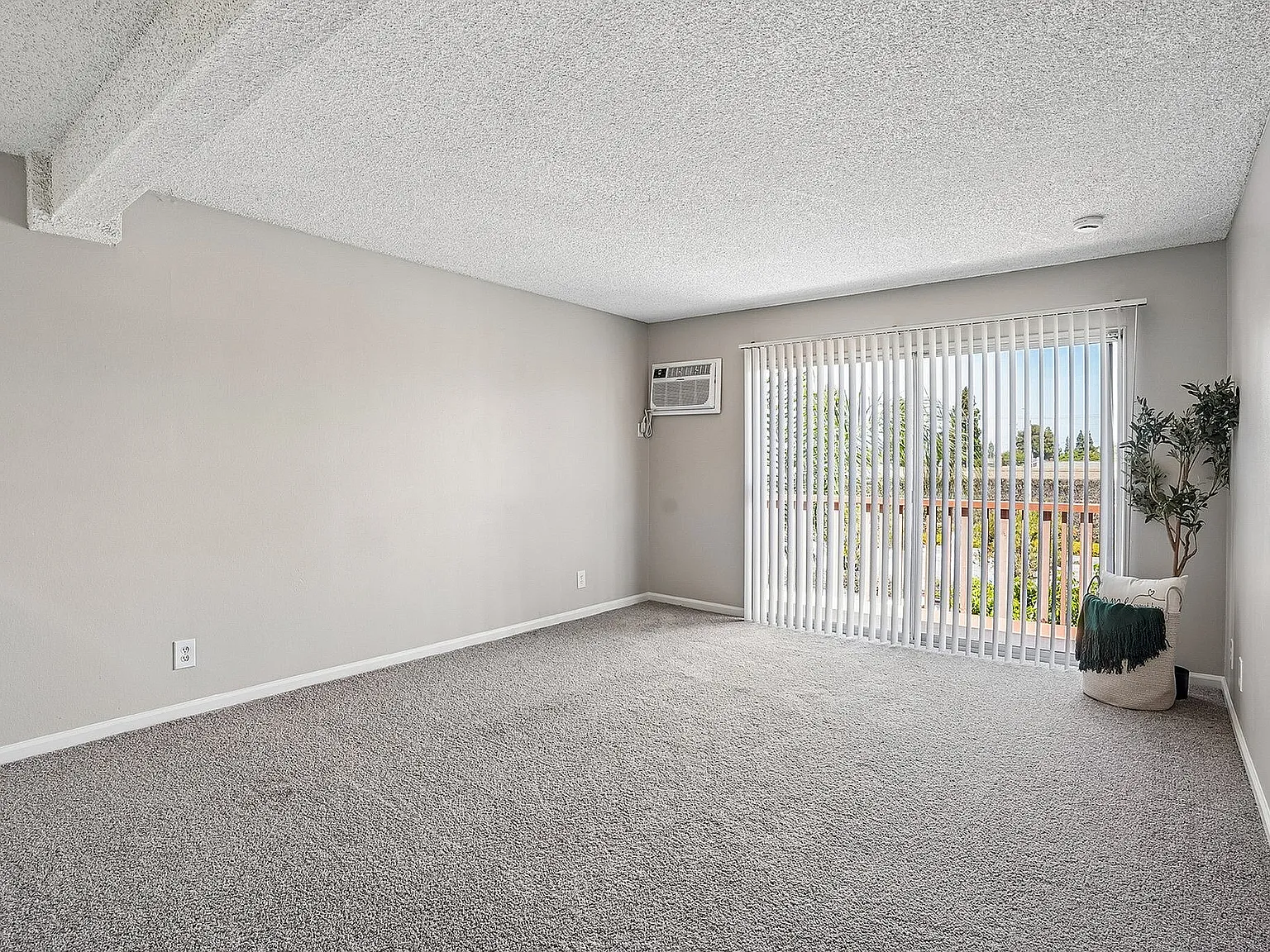 Springdale Villa — Photo 3