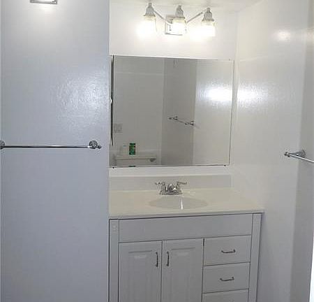 3rd image of 3105 Oakland Shores Dr #1-J112-1