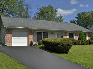 33 Red Haw Ln, Lake Zurich, IL 60047