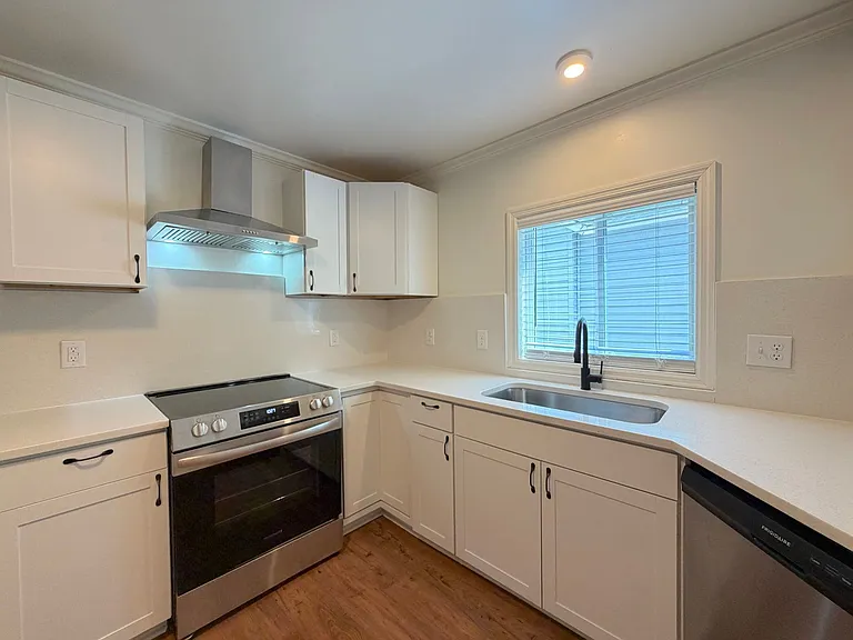 405 N 4th St — Photo 12