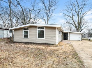 860 Saint Anthony Ln, Florissant, MO 63033