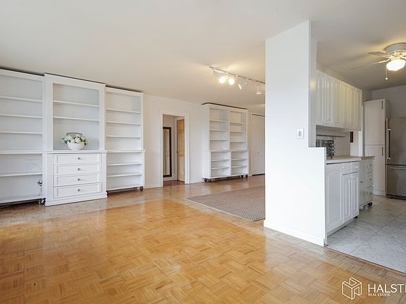 3rd image of 5900 Arlington Ave APT 1W