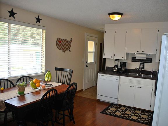 3rd image of 117 White Birch Pl