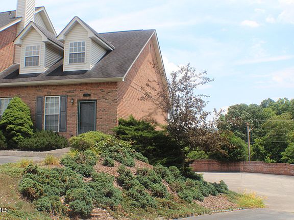 3rd image of 2501 Cloister Ln