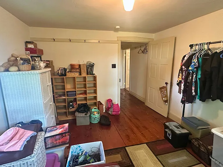 1404 E Newport Rd — Photo 17