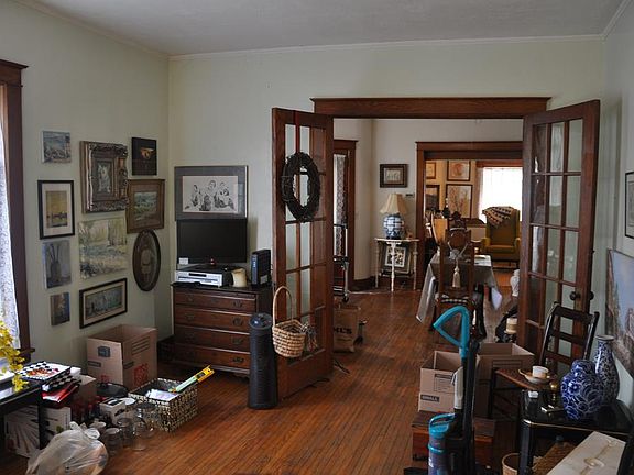 4th image of 458 W 1st St #1A