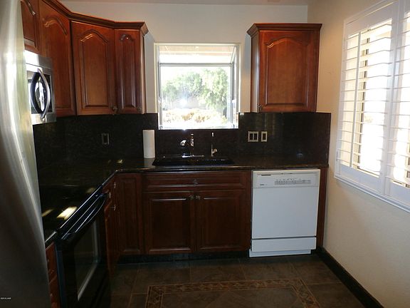 4th image of 2245 Huntington Dr
