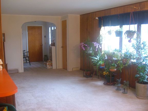 Front room/dining room