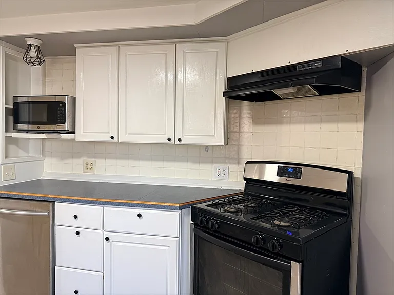 4 West St #2 — Photo 7