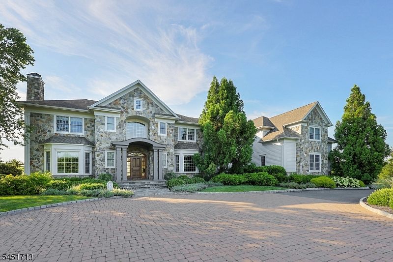 1st image of 25 Tall Timber Ln