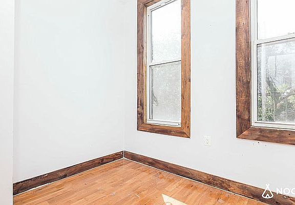 2nd image of 179 Stanhope St APT 2R