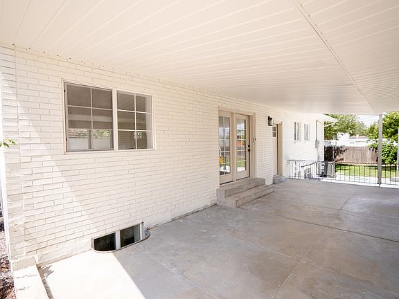 2nd image of 1211 E Brekenridge Dr