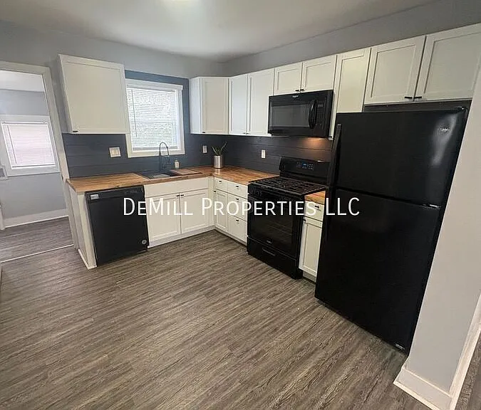 1126 W Hamilton St — Photo 4