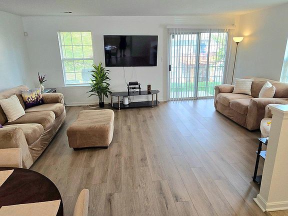 4th image of 4218 Applegate Ln #9