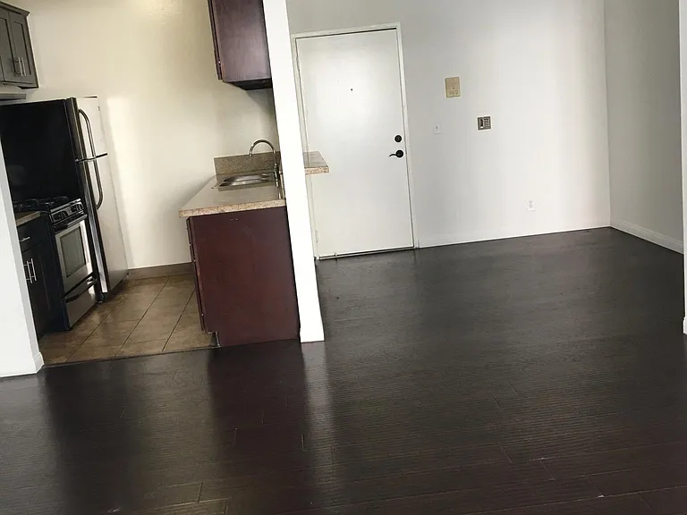 Catalina Apartments — Photo 65