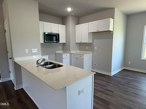 3rd image of 25 Jacobs Ridge Dr