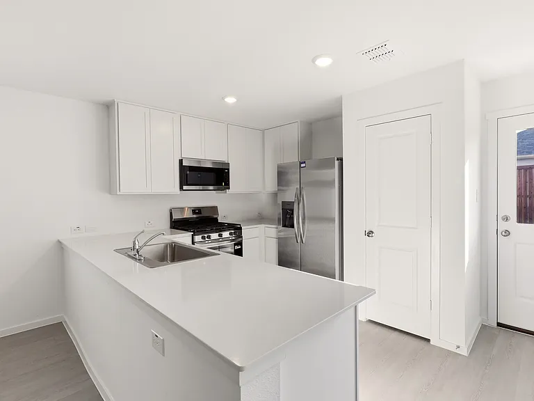3161 Campeiro Ave — Photo 6