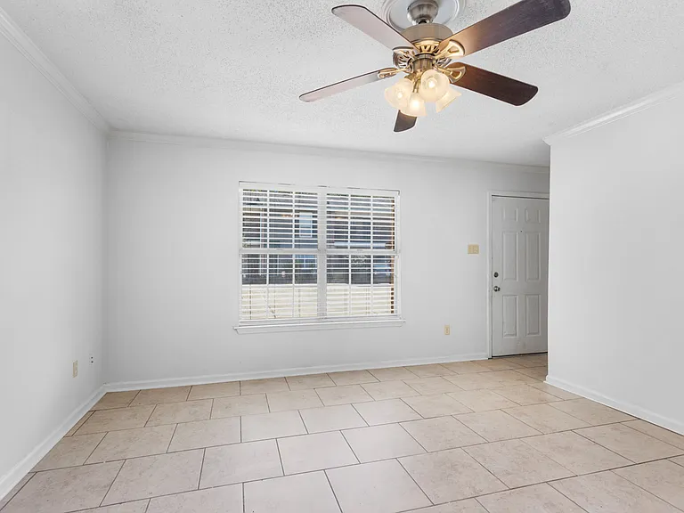 4624 Parkoaks Dr — Photo 7