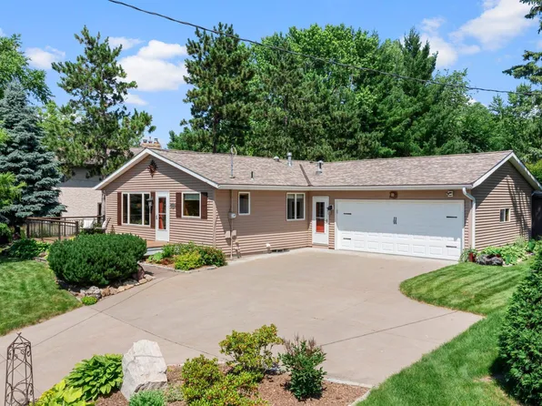 2929 Lake Elmo Ave N, Lake Elmo, MN 55042