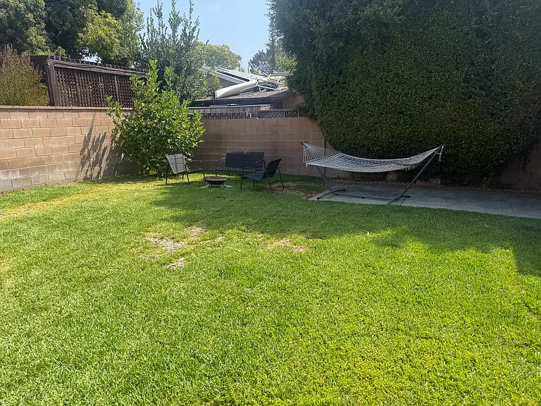748 N Doan Dr — Photo 35