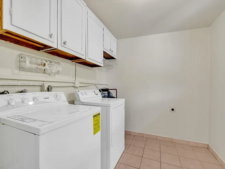 1430 SW 102nd Ct — Photo 28