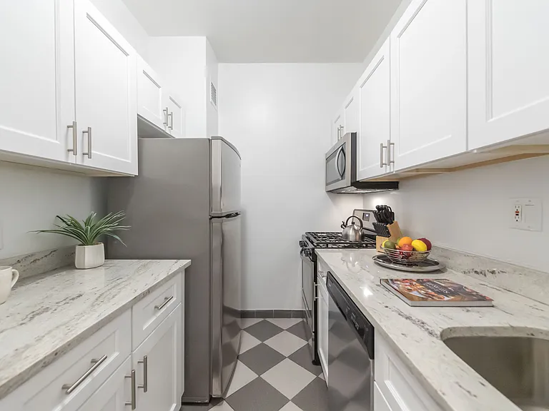 420 E 80th St #5H — Photo 3