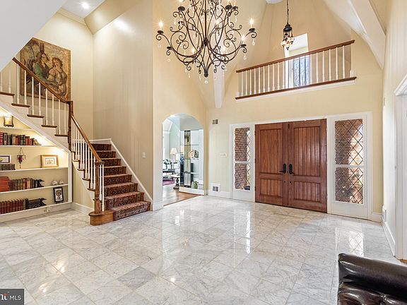 3rd image of 10908 Riverwood Dr