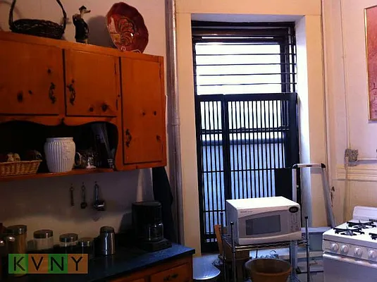 Rented by KVNY Soho | media 22