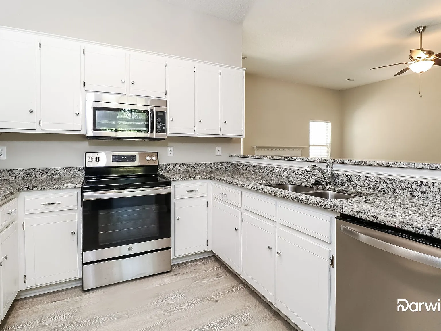3 bed, 2.0 bath, 1582 sqft, $2,095 — Photo 3