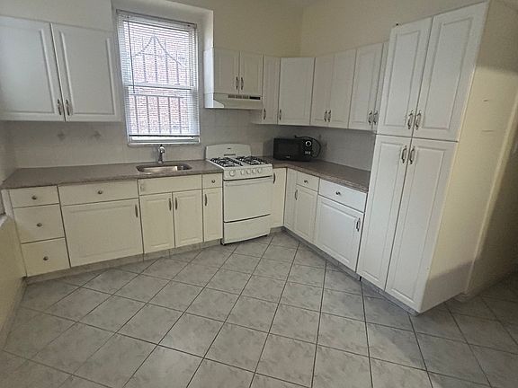 5th image of 776 Adee Ave Floor 1