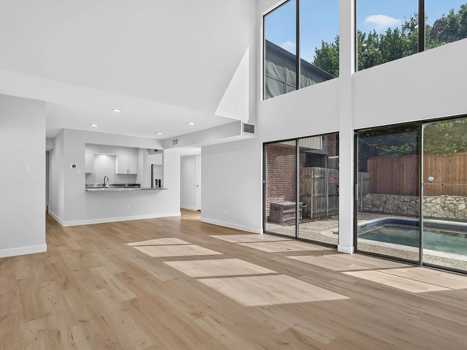 2 bed, 2.5 bath, 1800 sqft, $3,200 — Photo 4