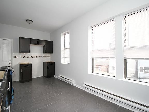 5th image of 3631 W Dickens Ave #3635-2B