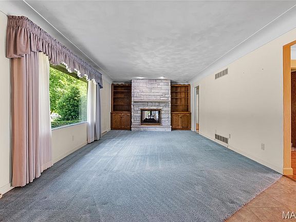 5th image of 2710 State St