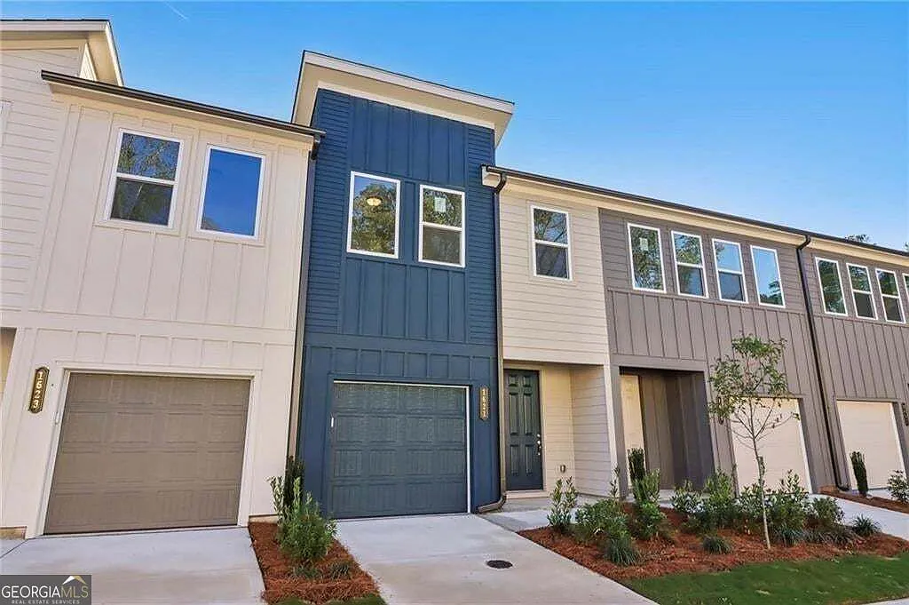 3 bed, 2.5 bath, 1362 sqft, $2,700 — Photo 2