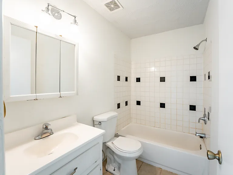 180 Howard St NE #B — Photo 11
