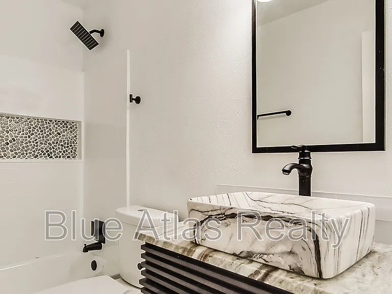 1329 E Windsor Dr — Photo 22