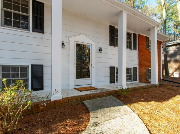 4521 Connell Dr, Raleigh, NC 27612