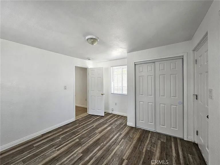 656 W 21st St — Photo 9