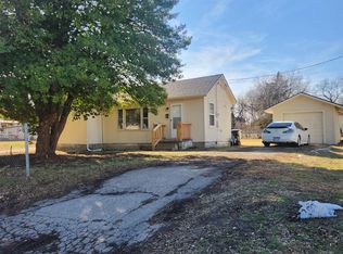 1191 SW Hillsdale St, Topeka, KS 66604