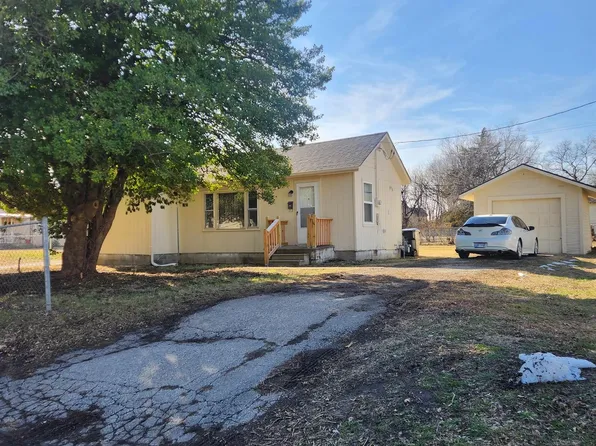 1191 SW Hillsdale St, Topeka, KS 66604