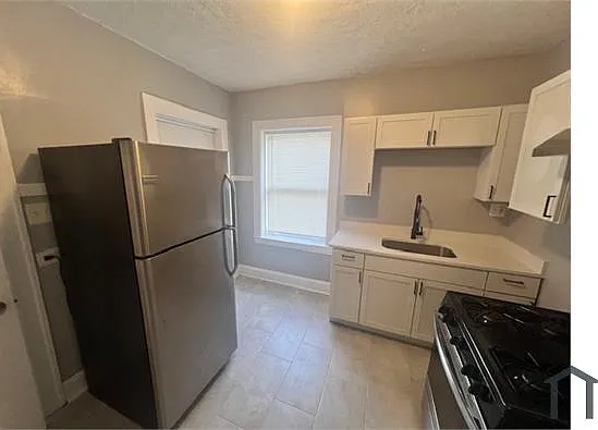 652 N Lamon Ave #1 — Photo 4