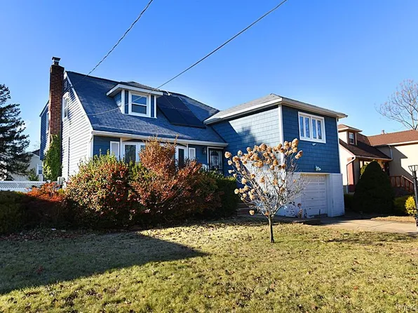 81 Hausch Boulevard, Roosevelt, NY 11575