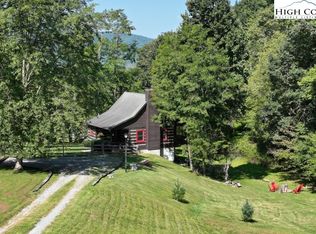 206 Leighway Ln, Banner Elk, NC 28604