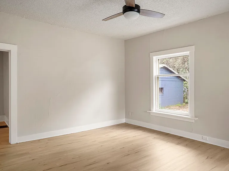 1105 E Boulder St — Photo 7